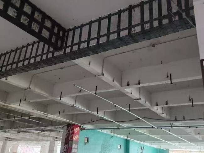 結構加固公司在結構加固改造中碳纖維粘鋼加固的復合應用案例